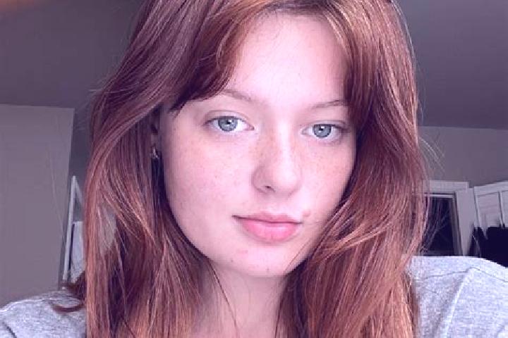 Mila, 21, a auburn amber-eyed mixed companion based in Pentungan. Offering A-Level, Massage, Duos. Available for incall and outcall, day and evening dates.
