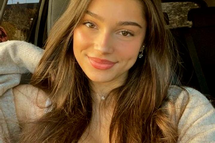 Mila, 21, a brunette amber-eyed middle eastern companion based in Bambiderstroff. Offering Travel Companion, Deep French Kissing, CIM, Striptease, Party Girl...