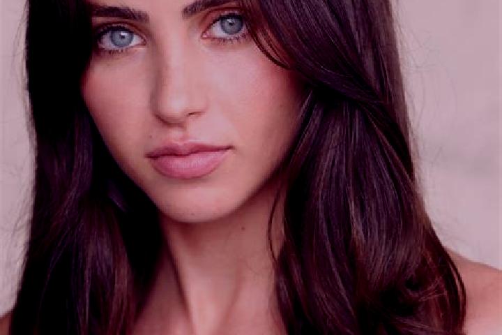 Mila, 21, a brunette brown-eyed latina companion based in Gabernik. Offering GFE, 69, Massage. Available for incall and outcall, overnight bookings available.