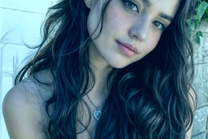 Mila, 21, a brunette hazel-eyed middle eastern companion based in Avelengo. Offering A-Level, Tantra, Erotic Massage. Available for incall and outcall, overn...