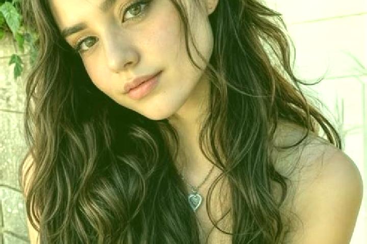 Mila, 23, a auburn brown-eyed middle eastern companion based in Withcott. Offering 69, Domination, OWO. Available for incall and outcall, day and evening dates.