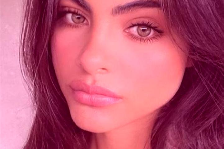 Mila, 23, a chestnut green-eyed caucasian companion based in Scotts Mill. Offering CIM, A-Level. Available for incall and outcall, overnight bookings available.