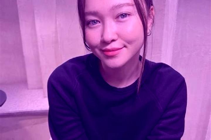 Mila, 24, a brunette blue-eyed asian companion based in Mangotsfield. Offering Erotic Massage, BDSM, 69, Dinner Date. Available for incall and outcall, overn...