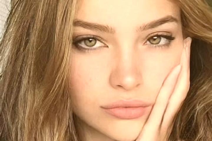 Mila, 25, a brunette green-eyed caucasian companion based in Passa e Fica. Offering Girlfriend Experience, Erotic Massage. Available for incall and outcall, ...