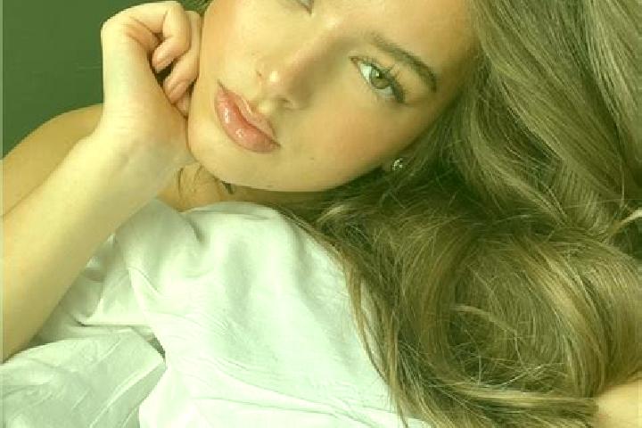 Mila, 26, a chestnut hazel-eyed caucasian companion based in Ashnak. Offering Party Girl, Tantra, Massage, Couples. Available for incall and outcall, overnig...