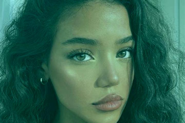 Mila, 26, a red brown-eyed asian companion based in Brette-les-Pins. Offering Travel Companion, 69, Deep French Kissing. Available for incall and outcall, ov...