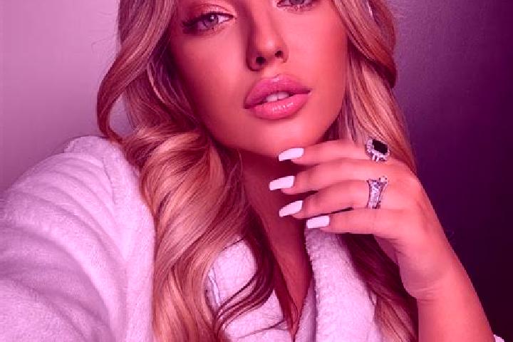 Mila, 28, a blonde grey-eyed latina companion based in Bishop Middleham. Offering OWO, Party Girl, Domination. Available for incall and outcall, overnight bo...
