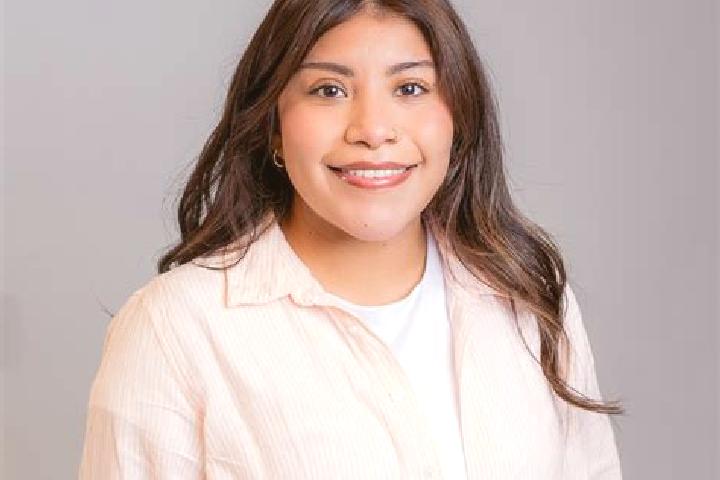 Mila, 28 — Escort in San Antonio, Ecuador