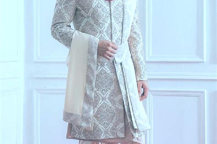Mila, 29, a blonde amber-eyed indian companion based in Mianwali. Offering Dinner Date, Tantra, CIM. Available for incall and outcall, day and evening dates.