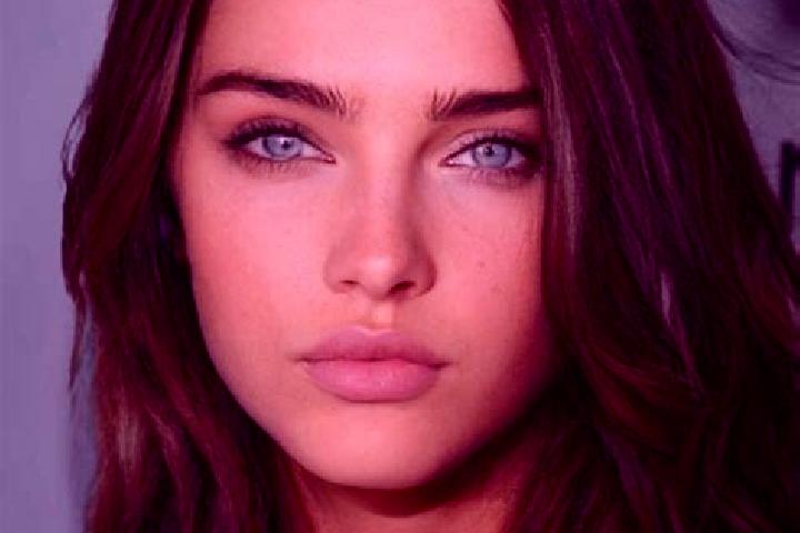Mila, 30, a brunette grey-eyed slavic companion based in Sena de Luna. Offering Roleplay, Domination, Girlfriend Experience, GFE. Available for incall and ou...