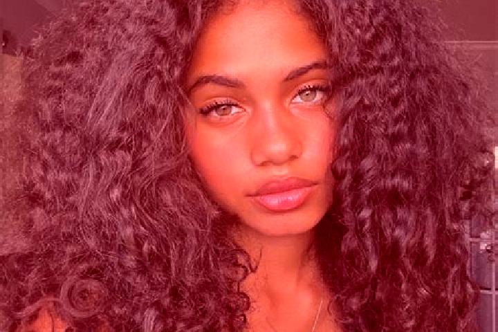 Mila, 30, a chestnut blue-eyed ebony companion based in Bac. Offering BDSM, OWO, Tantra, Party Girl. Available for incall and outcall, day and evening dates.
