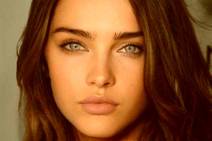 Mila, 31, a brunette blue-eyed mediterranean companion based in Campins. Offering Erotic Massage, Fetish, Girlfriend Experience. Available for incall and out...