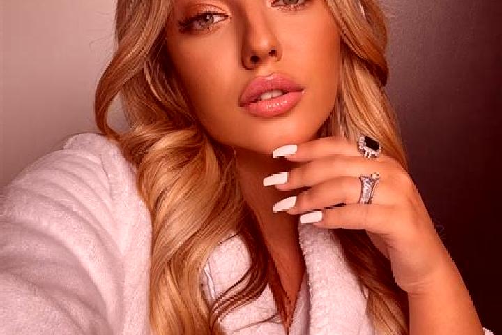Mila, 32, a dark blonde dark-eyed latina companion based in Larisa. Offering Overnight, Tantra, Dinner Date, Striptease, Erotic Massage. Available for incall...