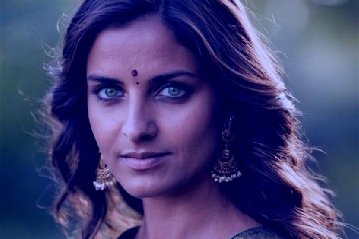 Mila, 33, a brunette green-eyed indian companion based in Lutterworth. Offering Dinner Date, Duos, Massage. Available for incall and outcall, day and evening...