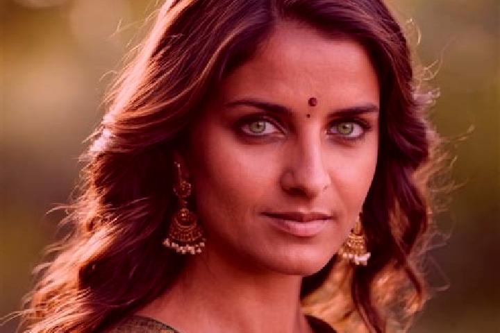 Mila, 33, a red green-eyed indian companion based in Tsaghkunk. Offering BDSM, Striptease, Girlfriend Experience. Available for incall and outcall, day and e...