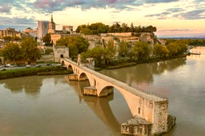 Mila, 33 — Escort in Villeneuve-les-Avignon, France
