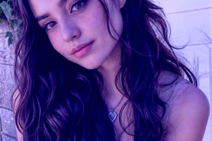 Mila, 34, a auburn hazel-eyed middle eastern companion based in Binh Thanh. Offering Duos, Prostate Massage, Erotic Massage, Tantra, Party Girl. Available fo...