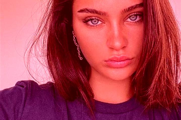 Mila, 34, a brunette brown-eyed mixed companion based in Olhalvo. Offering Striptease, OWO, Fetish, GFE, BDSM. Available for incall and outcall, overnight bo...