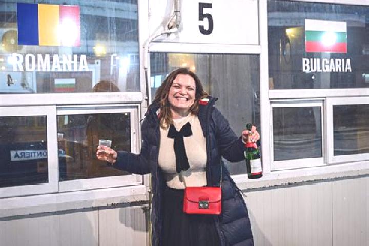 Mila, 36 — Escort in Stalpeni, Romania