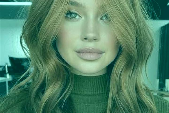 Mila, 37, a auburn grey-eyed slavic companion based in La Ville-aux-Dames. Offering Duos, Party Girl, Prostate Massage, Erotic Massage. Available for incall ...