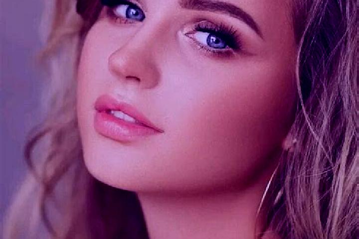 Mila, 37, a dark blonde blue-eyed ebony companion based in Maceira. Offering GFE, Duos, Tantra. Available for incall and outcall, overnight bookings available.