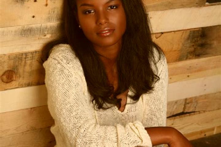 Mila, 37, a red dark-eyed ebony companion based in Barras. Offering Fetish, A-Level, Couples, Party Girl. Available for incall and outcall, day and evening d...