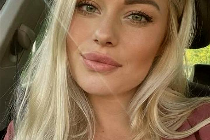 Mila, 38, a blonde hazel-eyed middle eastern companion based in Bohonye. Offering Striptease, Tantra, Girlfriend Experience. Available for incall and outcall...