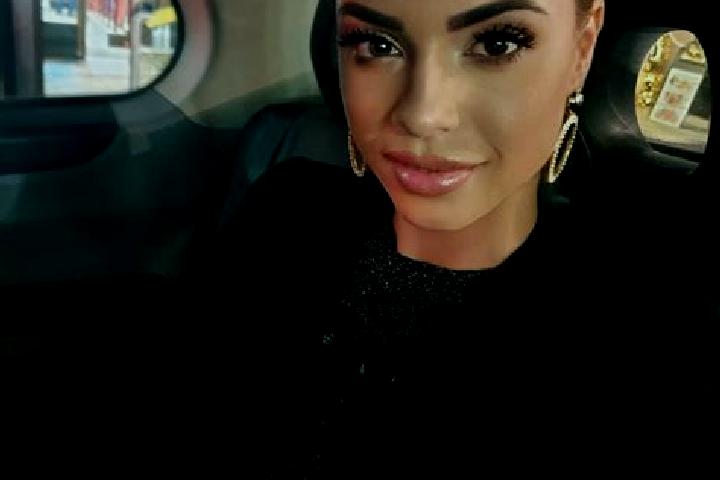 Mila, 39, a red dark-eyed mediterranean companion based in Fuente de Oro. Offering Domination, Prostate Massage, Fetish, Dinner Date. Available for incall an...