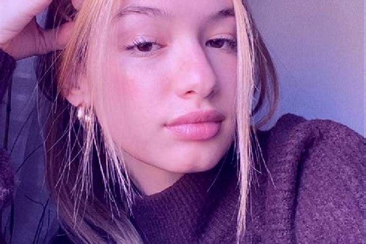 Naomi, 20, a blonde brown-eyed indian companion based in Anahuac. Offering Fetish, Duos, Tantra, Massage. Available for incall and outcall, day and evening d...