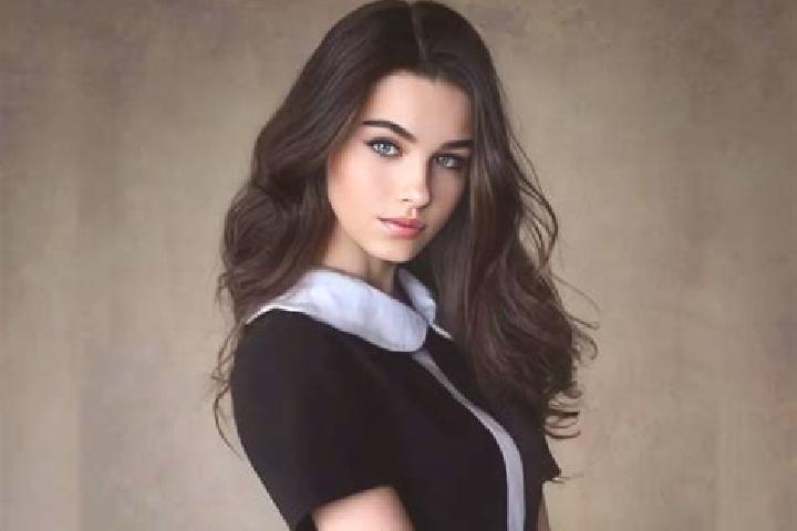 Naomi, 20, a brunette amber-eyed slavic companion based in Kampung Larkin Lama. Offering Duos, Overnight, Massage. Available for incall and outcall, overnigh...