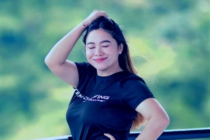 Naomi, 20 — Escort in Basdiot, Philippines