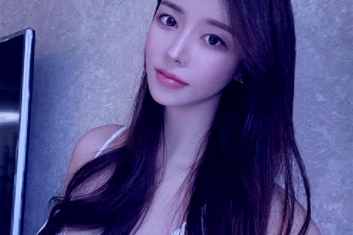 Naomi, 20 — Escort in Sandaogou, China