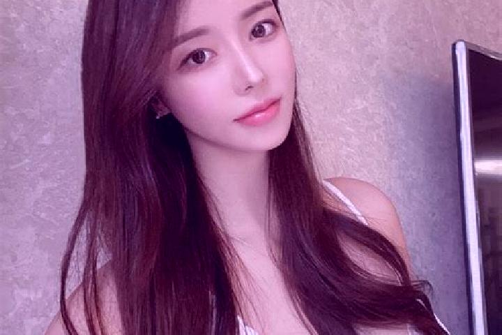 Naomi, 20 — Escort in Zhoutie, China