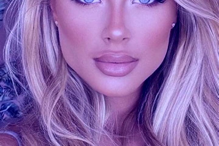 Naomi, 21, a blonde hazel-eyed latina companion based in Kardoi. Offering Couples, GFE, A-Level, Massage. Available for incall and outcall, day and evening d...