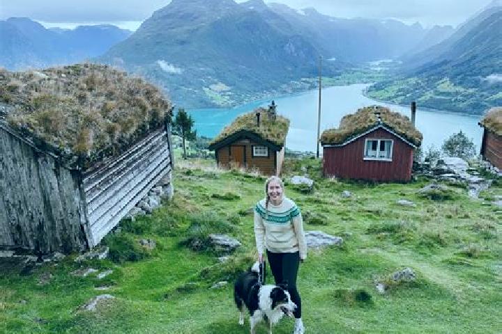 Naomi, 21 — Escort in Ikornnes, Norway
