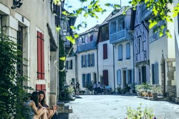Naomi, 21 — Escort in Sauveterre-de-Bearn, France