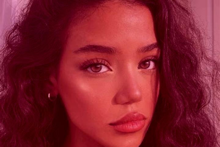 Naomi, 22, a black brown-eyed middle eastern companion based in Turulung. Offering Domination, Dinner Date, Party Girl, Overnight. Available for incall and o...
