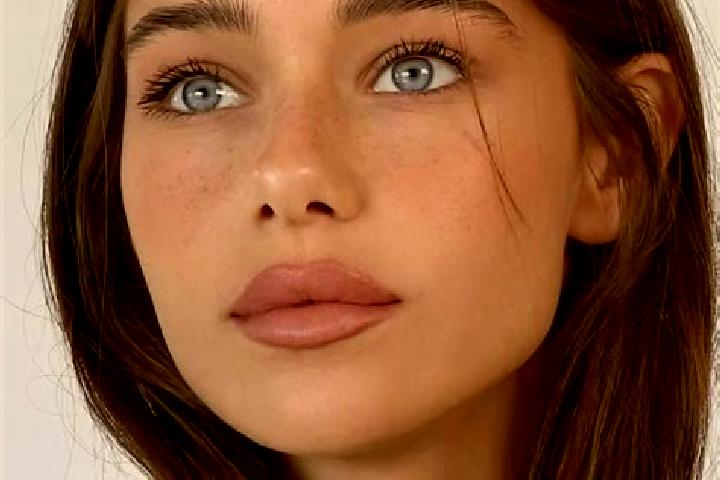 Naomi, 22, a brunette brown-eyed ebony companion based in Cezy. Offering Duos, OWO, Party Girl, A-Level. Available for incall and outcall, overnight bookings...