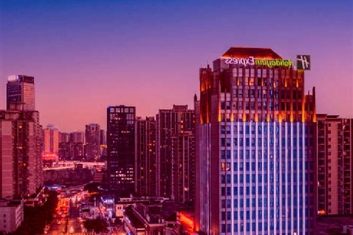 Naomi, 22 — Escort in Jiazhou, China