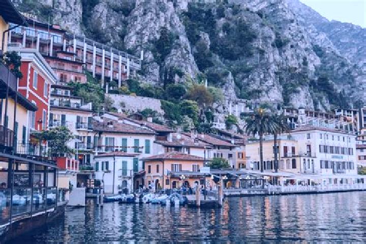 Naomi, 22 — Escort in Limone sul Garda, Italy
