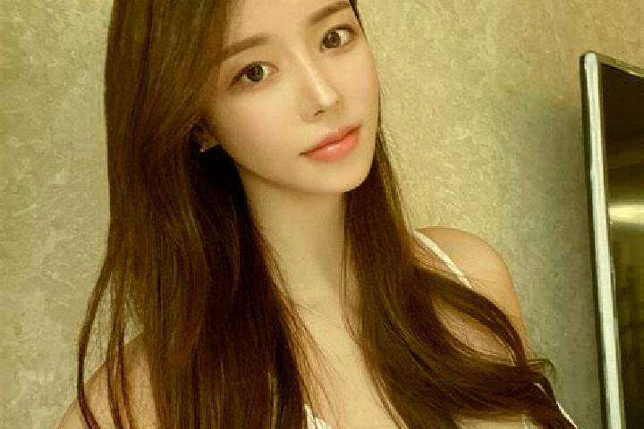 Naomi, 22 — Escort in Longgui, China