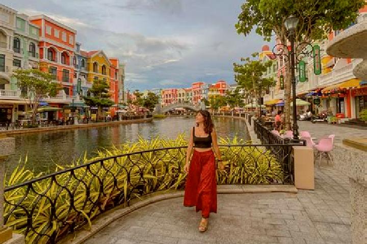 Naomi, 22 — Escort in Phu Vang, Vietnam