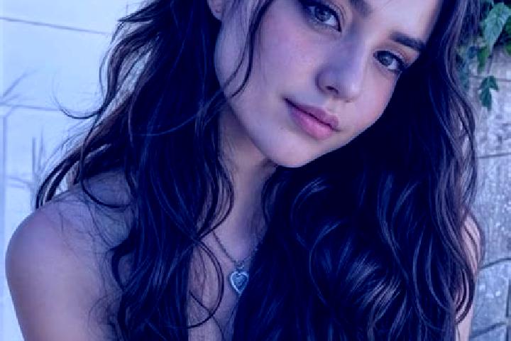 Naomi, 23, a auburn brown-eyed caucasian companion based in Surco. Offering Prostate Massage, Deep French Kissing, OWO, Travel Companion. Available for incal...