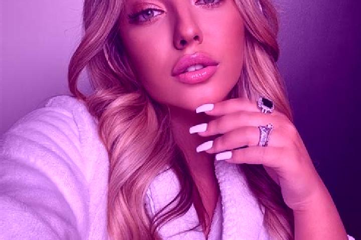 Naomi, 23, a blonde amber-eyed latina companion based in Makhu. Offering Dinner Date, Prostate Massage, 69, Travel Companion. Available for incall and outcal...