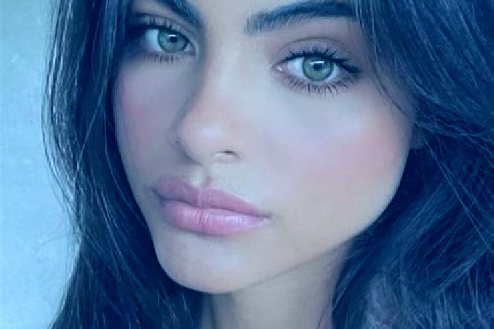 Naomi, 23, a chestnut dark-eyed caucasian companion based in Wipfing. Offering 69, Tantra, Overnight. Available for incall and outcall, day and evening dates.