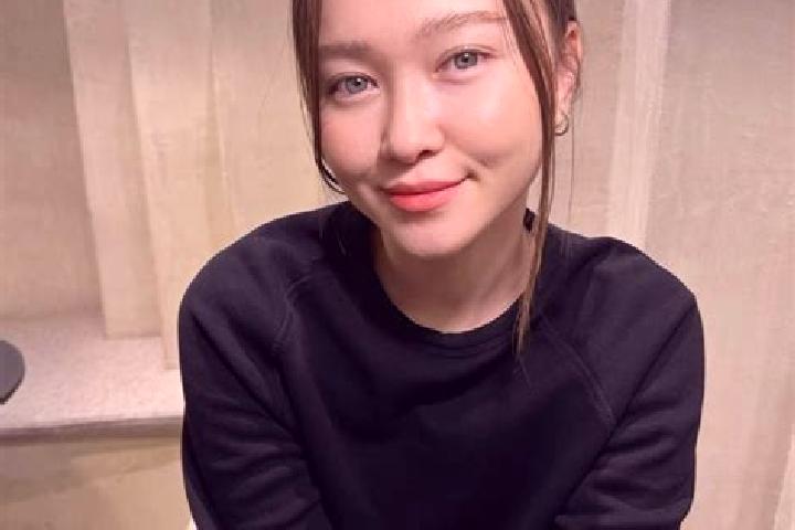 Naomi, 23, a dark blonde blue-eyed asian companion based in Kamthi. Offering Couples, A-Level, CIM, OWO. Available for incall and outcall, day and evening da...