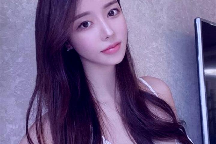 Naomi, 23 — Escort in Bo, Vietnam