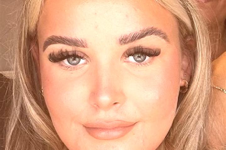 Naomi, 23 — Escort in Broad Hinton, United Kingdom