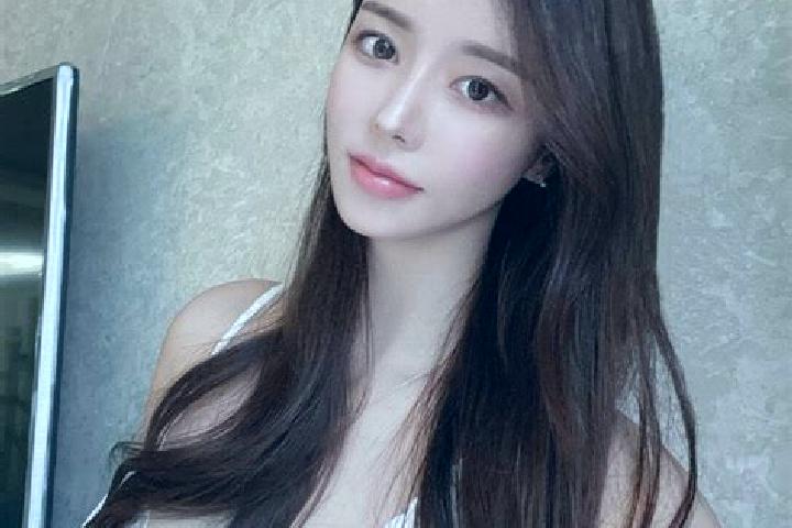 Naomi, 23 — Escort in Huinong, China