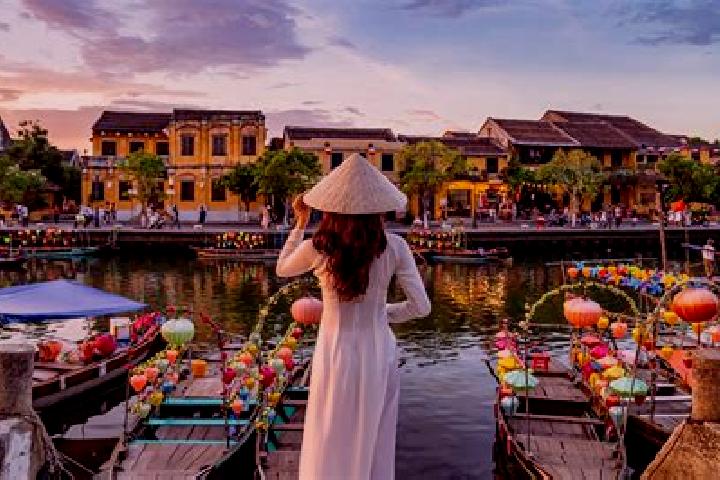 Naomi, 23 — Escort in Ngoc Hoi, Vietnam